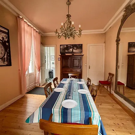 Esplanade Des Oeufs *